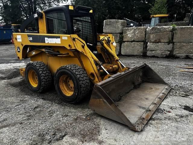 John Deere 325 Chargeuse compacte