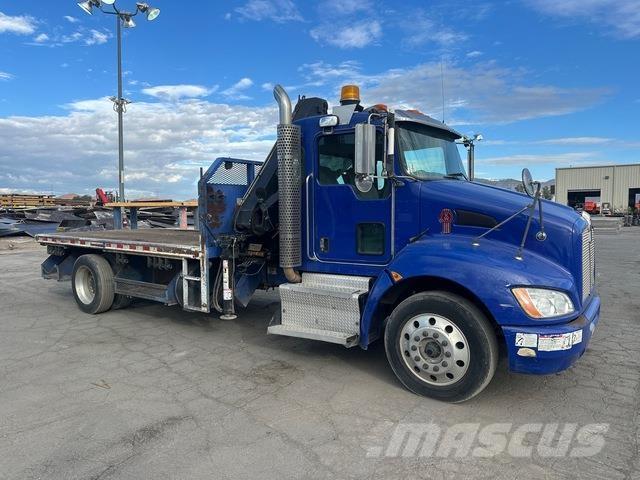 Kenworth T270 Camion plateau ridelle avec grue