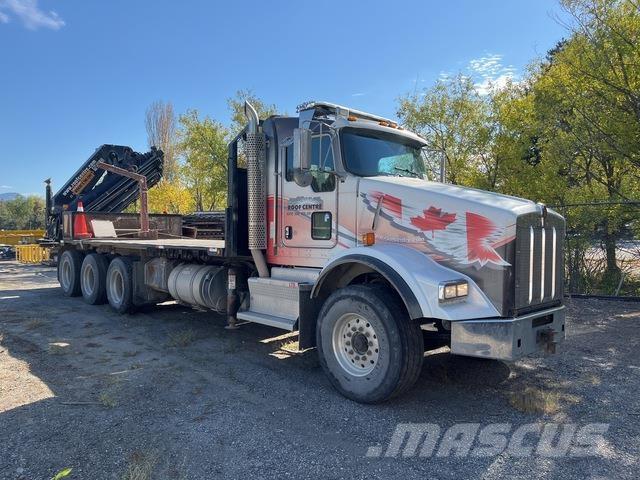 Kenworth T800 Camion plateau ridelle avec grue