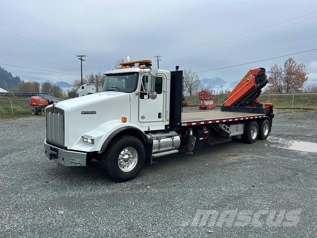 Kenworth T800 Camion plateau ridelle avec grue