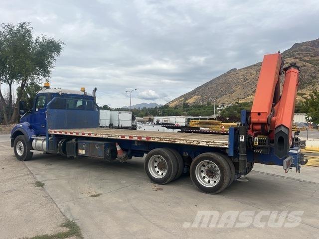 Kenworth T880 Camion plateau ridelle avec grue