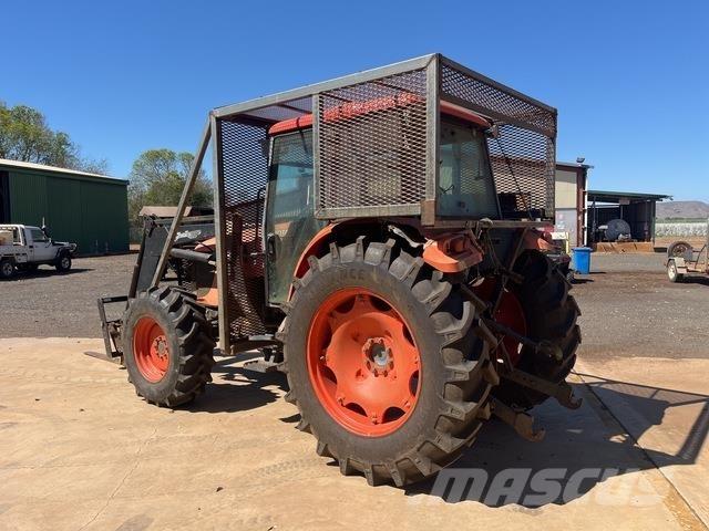 Kubota M125X Tracteur