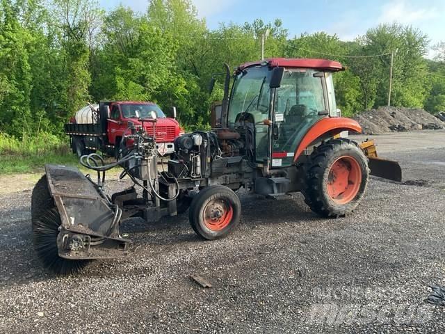 Kubota M5040 Balayeuses d'intérieur