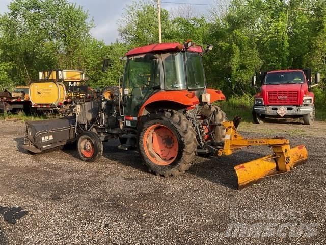 Kubota M5040 Balayeuses d'intérieur