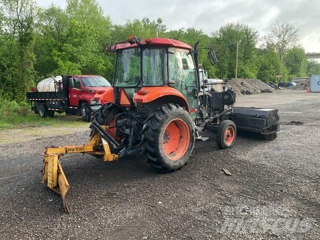 Kubota M5040 Balayeuses d'intérieur