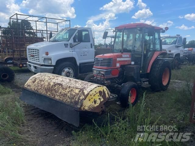 Kubota M5700 Balayeuses d'intérieur