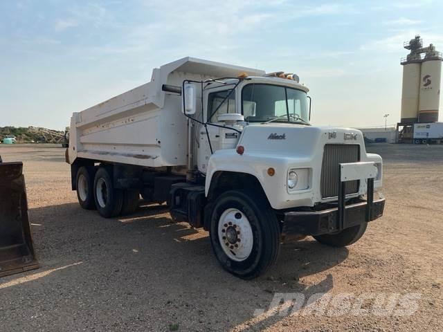 Mack  Camion benne