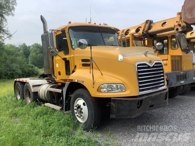 Mack 600 Tracteur routier