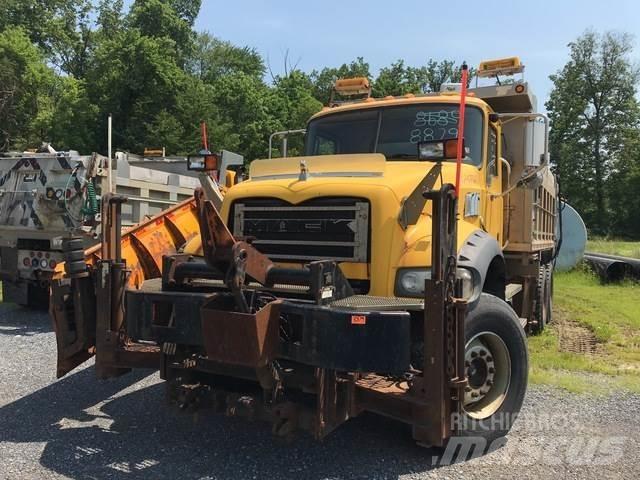 Mack 700 Chasse neige