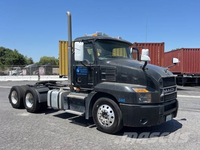 Mack AN64T Tracteur routier