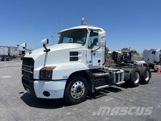Mack AN64T Tracteur routier