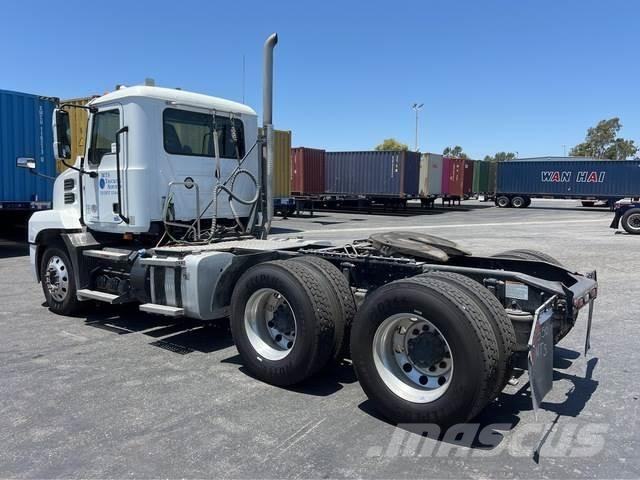 Mack AN64T Tracteur routier
