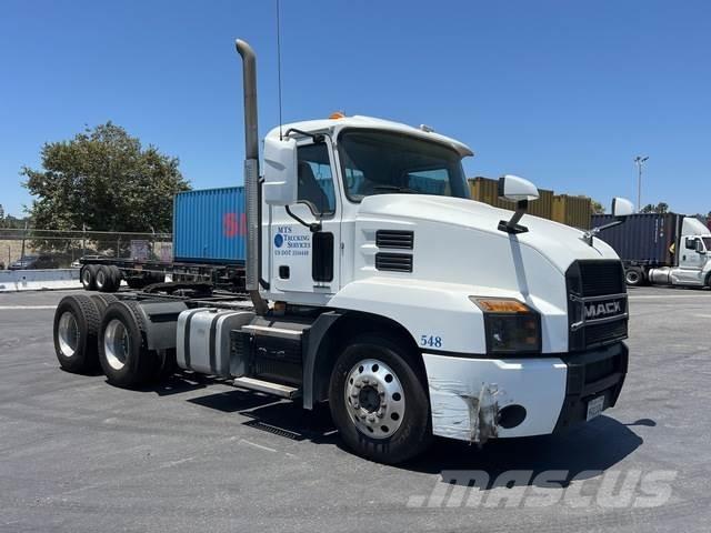 Mack AN64T Tracteur routier