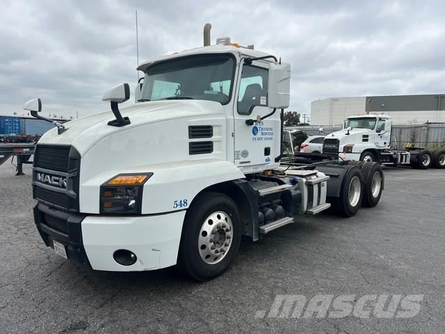 Mack AN64T Tracteur routier