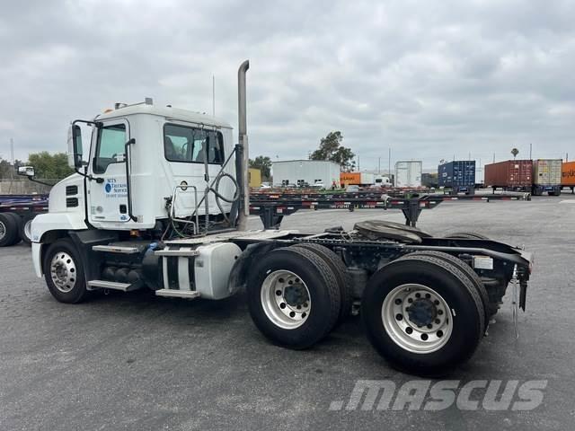 Mack AN64T Tracteur routier