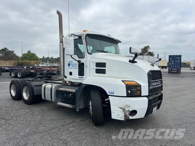 Mack AN64T Tracteur routier