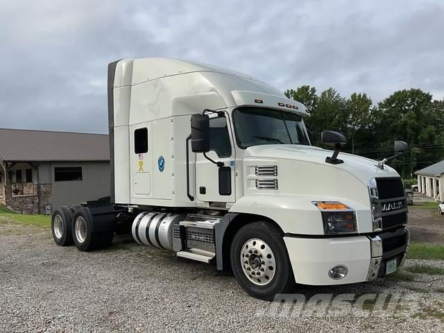 Mack AN64T Tracteur routier