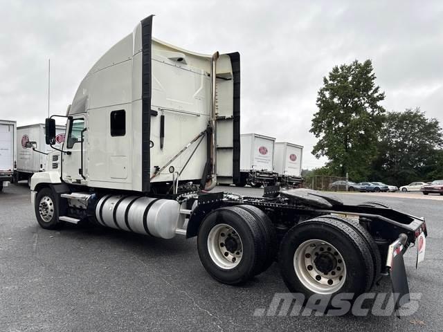 Mack AN64T Tracteur routier