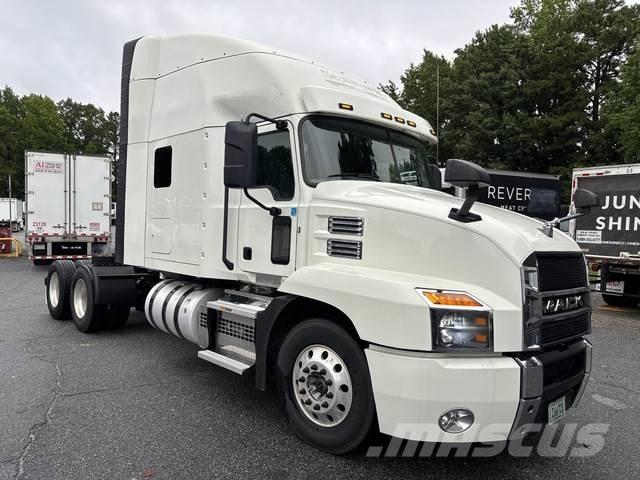 Mack AN64T Tracteur routier