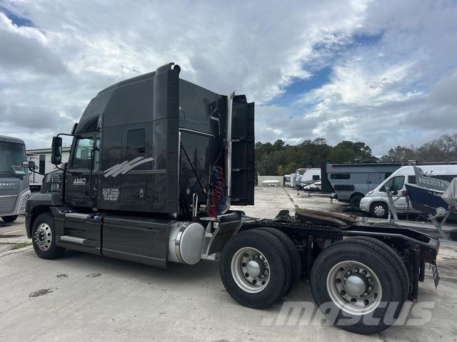 Mack AN64T Tracteur routier