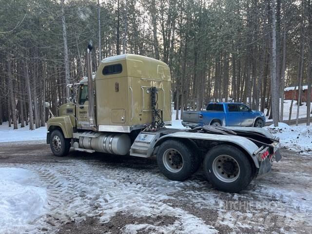 Mack CHN613 Tracteur routier