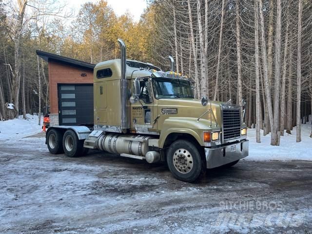 Mack CHN613 Tracteur routier