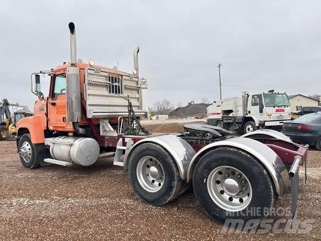 Mack CHN613 Tracteur routier