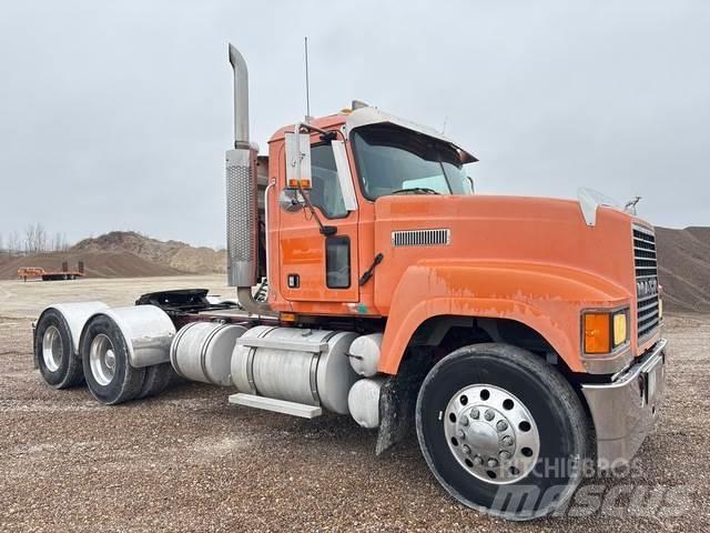 Mack CHN613 Tracteur routier