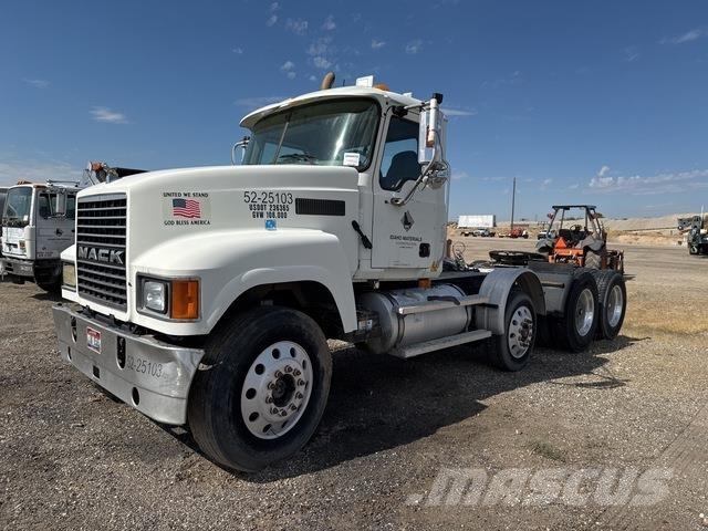 Mack CHN613 Tracteur routier
