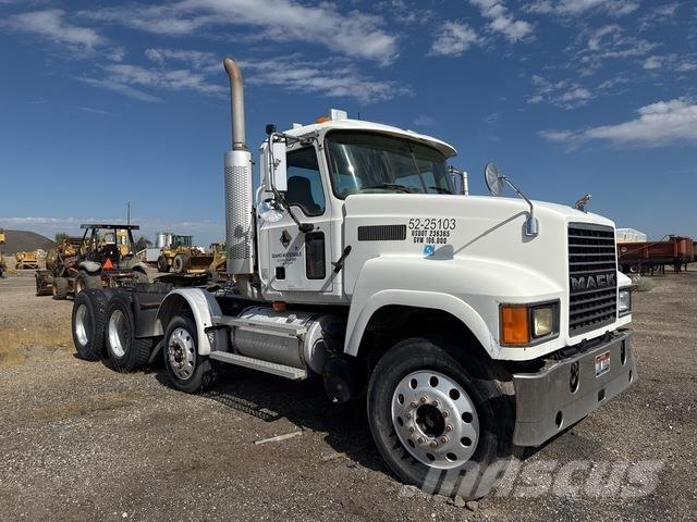 Mack CHN613 Tracteur routier