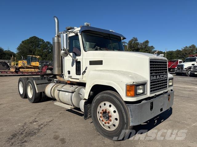 Mack CHN613 Tracteur routier