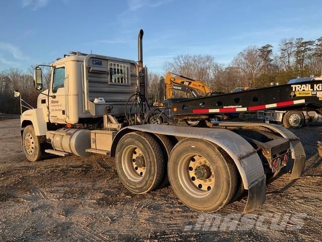 Mack CHU613 Tracteur routier