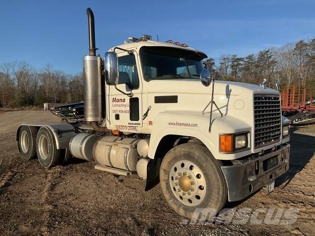 Mack CHU613 Tracteur routier