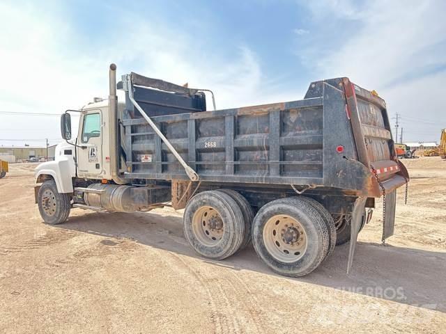 Mack CHU613 Camion benne