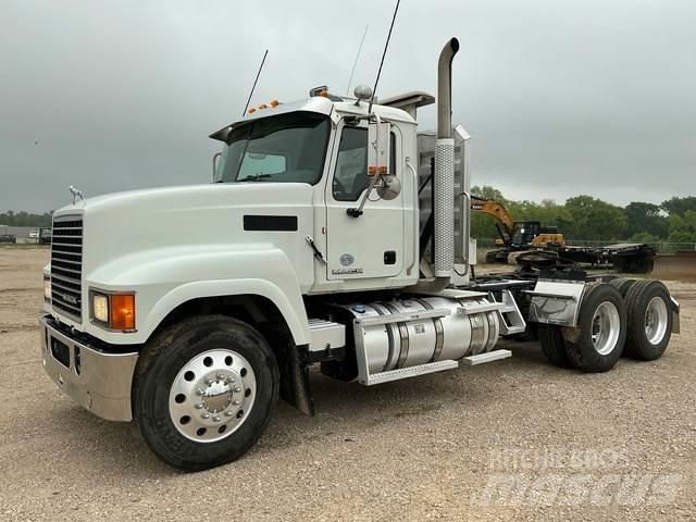 Mack CHU613 Tracteur routier