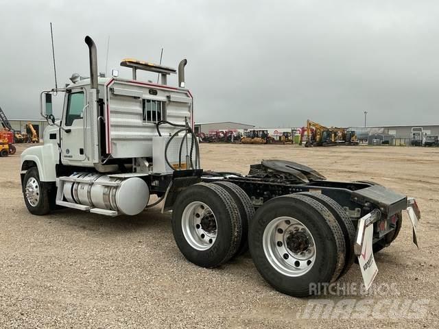 Mack CHU613 Tracteur routier