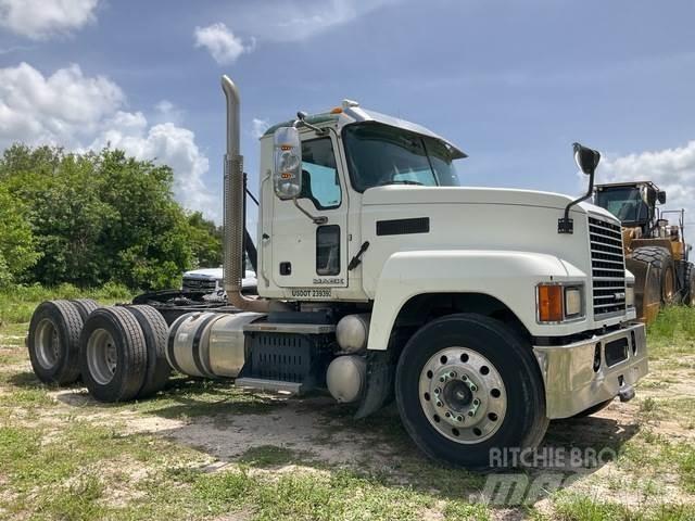Mack CHU613 Tracteur routier