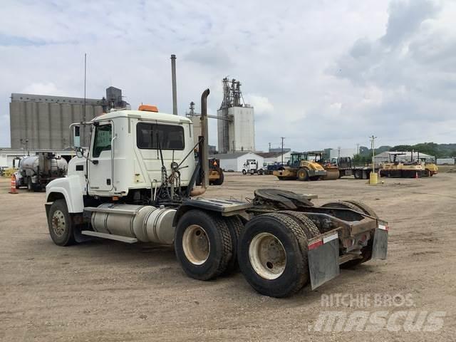 Mack CHU613 Tracteur routier