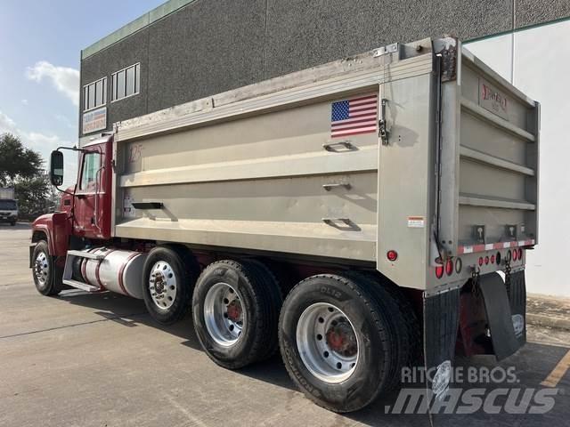 Mack CHU613 Camion benne