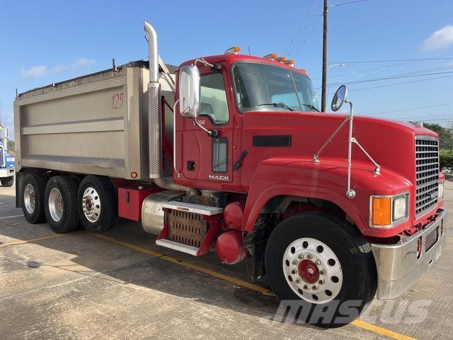 Mack CHU613 Camion benne