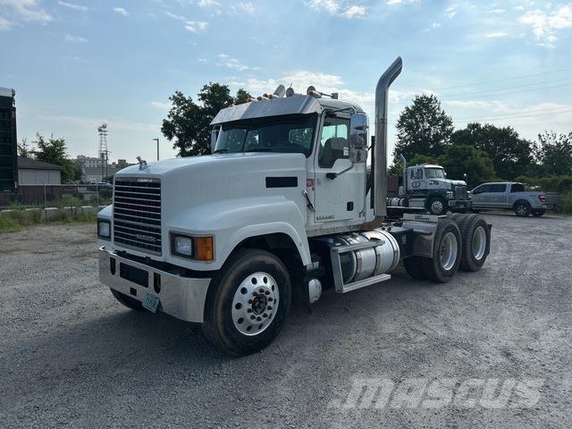 Mack CHU613 Tracteur routier