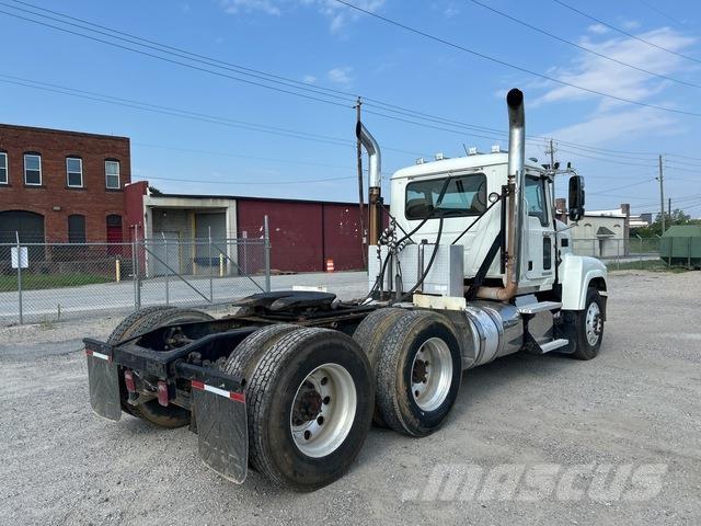 Mack CHU613 Tracteur routier