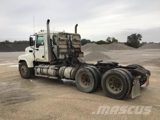 Mack CHU613 Tracteur routier