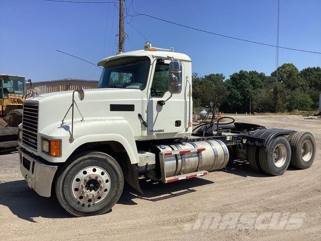 Mack CHU613 Tracteur routier