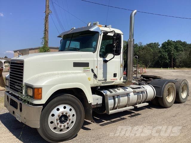 Mack CHU613 Tracteur routier