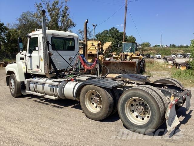 Mack CHU613 Tracteur routier