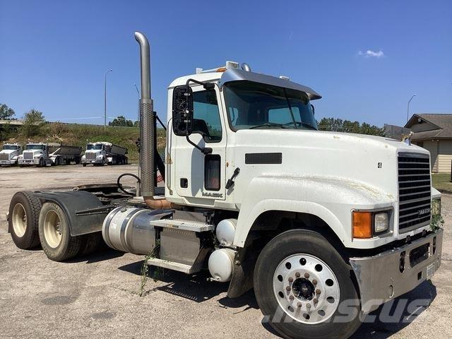 Mack CHU613 Tracteur routier