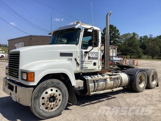 Mack CHU613 Tracteur routier