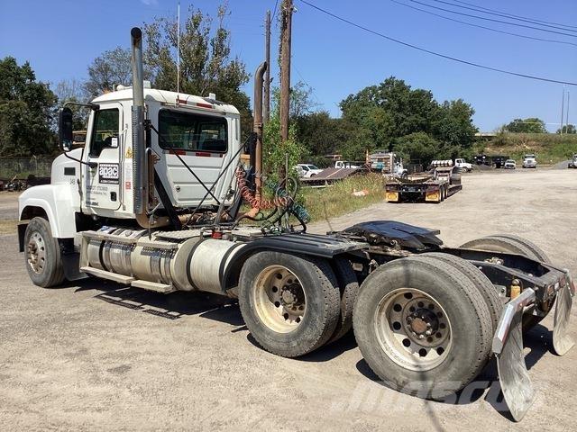 Mack CHU613 Tracteur routier