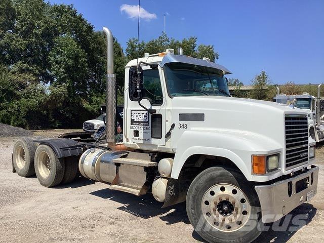 Mack CHU613 Tracteur routier